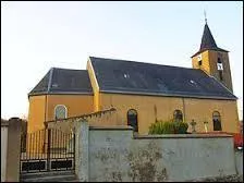 Voici l'église Saint-Pierre, à Elzange. Commune de Moselle, elle se situe en région ...