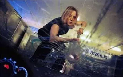 Le rôle dans Plan de vol fut attribué à Jodie Foster mais le réalisateur Robert Schwentke tenait à avoir un acteur masculin. Lequel ?