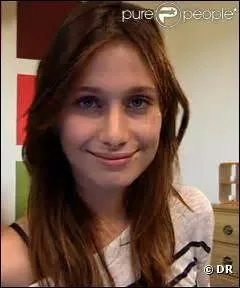 Comment s'appelle l'ancienne petite copine de Julien ?