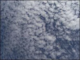 Ce nuage fut identifié pour la première fois par Émilien Renou. Quel est son nom ?
