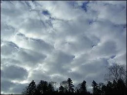 Son épaisseur est de 600 mètres. Comment s'appelle ce nuage ?