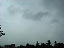 Ces nuages sont de la même famille que les stratus, les altostratus et les cirrostratus. Allez-vous reconnaître ce genre de nuage ?