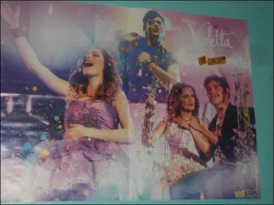 Angie est-elle la tante de Violetta ?