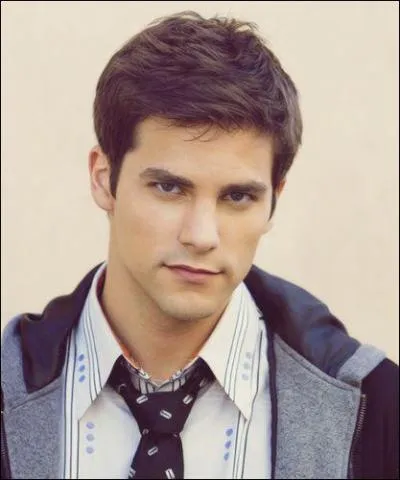 Comment s'appelle le frère de Noël Kahn ?