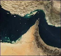 Quel détroit relie le golfe Persique et la mer d'Oman ?