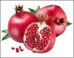 Le nom de ce fruit vient du nombre impressionnant de graines contenues sous la peau dure et orangée de cette baie. Celle-ci est plus ou moins sphérique et grosse comme une orange. Quel est son nom ?