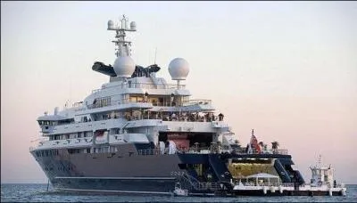 Pendant que nous faisons les crétins avec nos souris, il y a en a un qui se fait construire des engins à 126 millions de dollars ! Qui donc ?