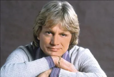 Comment s'appelle ce chanteur ?
