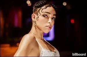 Qui est cette femme pour lui ?