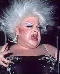 A quelle méchante de l'univers Disney cette femme ressemble-t-elle ?