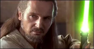 Qui joue Qui-Gon Jinn ?