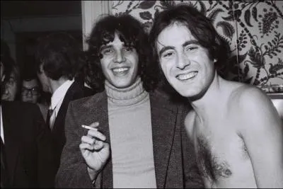 Retrouvez ses paroles :