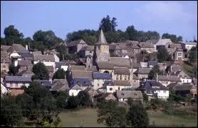 Nous terminons par une visite de Prades-d'Aubrac. Commune midi-pyrénéenne du Massif-Central, sur le Plateau de l'Aubrac, elle se situe dans le département ...