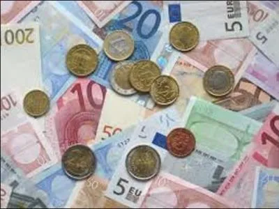 2002 : 1er janvier, l'euro est mis en circulation. En 2016, quel pays de l'Union européenne utilise encore sa propre monnaie ?