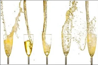 Les bulles grossissent au bout des fibres et finalement se détachent quand elles sont devenues grandes (comme les enfants finalement) le processus se répète subito presto et cela engendre une jolie métaphore...