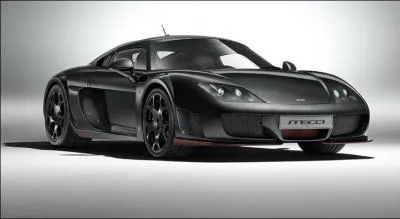 Une voiture toute en charbon noir ? Mais non, c'est du "black carbon". Il paraît qu'elle roule très vite, mais à combien exactement ?