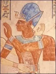 Quel est le nom de cette couronne portée par les pharaons ?