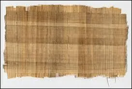 Comment s'appelle le papier utilisé sous l'Égypte ancienne ?