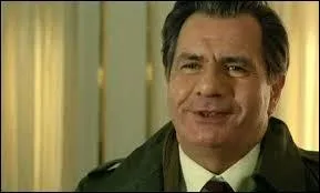 Le voici dans "Flic ou Voyou", aux côtés de Jean-Paul Belmondo. Dans ce film, il joue le rôle ...