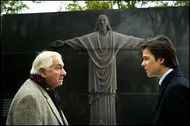 Quel rôle joue Michel Galabru dans "Bouquet Final", avec entre autres Didier Bourdon ?