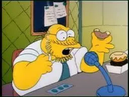 Avec quel médecin discute-t-elle ?