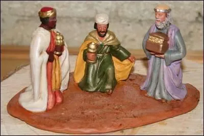 Ce sont les Rois mages. Comment s'appellent-ils et qu'apportent-ils à Jésus ?