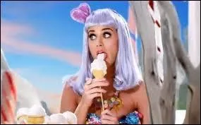 Allez ! On remet ça avec les initiales d'un rappeur qui est apparu dans le clip ''California Gurls'' de Katy Perry... Quel est ce rappeur ayant pour initiales S.D. ?