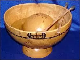 Pour quelle occasion joue-t-on des tambours d'eau ?