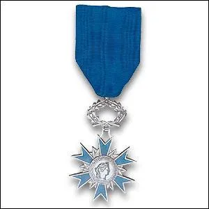 En 2013, quelle distinction nationale reçoit-il ?