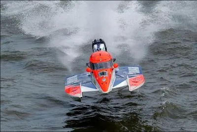 Quel test doit-on passer chaque ann&eacute;e, r&eacute;alis&eacute; par la FFM (pour les bateaux &eacute;quip&eacute;s d'un cockpit) ?