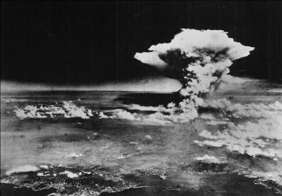 Combien de jours séparent "Hiroshima" de "Nagasaki" ?