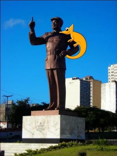 Direction le Mozambique ! Le caméléon s'est perché sur la statue de Samora Machel, ancien président du pays et mort dans un accident d'avion. Savez-vous quelle est la capitale de ce pays africain ?