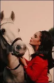 Dans ce film, initialement tir sur une pellicule  pigment dor, elle est Leonora, pouse de Marlon Brando, quel est ce film ?