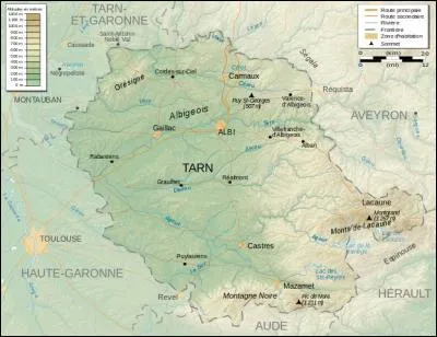 Située dans le Tarn, une région montagneuse produit des jambons réputés depuis le Moyen-Âge : laquelle ?