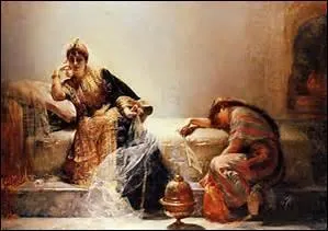 Qui est cette belle dans une position alanguie mais encore vigilante ?