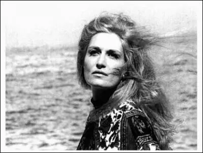 De son côté Dalida, de son vrai nom Yolanda Cristina Gigliotti est née :