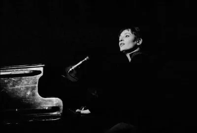 Monique Serf, dite Barbara est née elle, c'est sûr, à :