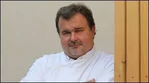 Regardez la photo, qui est cet homme ?