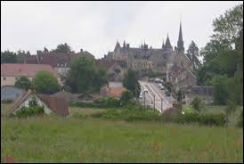 Notre balade commence en Eure-et-Loir, à Beaumont-les-Autels. Village du parc naturel régional du perche, il se situe en région ...