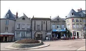 Je vous emmène à Château-Chinon. Considérée comme la capitale du Haut-Morvan, celle qui est séparée en Château-Chinon-Ville et Château-Chinon-Campagne, se situe en région ...