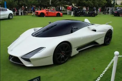 Comment s'appelle cette voiture ?