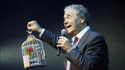 Un de ses plus grands succès. Avec ce titre Pierre Perret n'est pas loin de Jacques Prévert qui ne pouvait, lui non plus, supporter les prisons pour animaux. C'est la chanson...