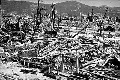 Ville japonaise, elle fut, avec Nagasaki, la cible de la bombe atomique Little Boy, larguée par les Américains le 6 août 1945, sous prétexte de terminer une bonne fois pour toute la guerre, qui fait rage dans le Pacifique. C'est...