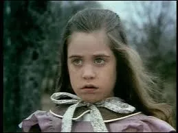 Laquelle de ces filles s'est battue avec Cassandra Cooper ?