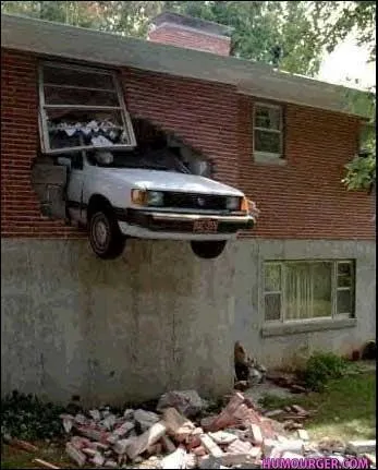 C'est à l'intersection des deux routes ...