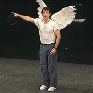 C'est en voulant sortir ses papiers que l'homme ...