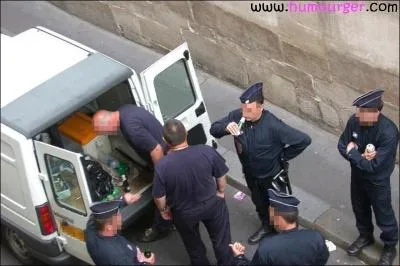 Comme il devait être pris en charge au plus vite par un asile d'aliénés ...