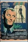Quel acteur joue le rôle de Léon Dutilleul dans le film de Michel Audiard, "Garou-Garou, le passe-muraille" ?