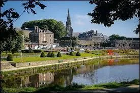 Ville Costarmoricaine, Quintin se situe en région ...