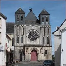Je vous emmène à Riaillé où nous verrons son église Notre-Dame-de-l'Assomption. Ville des Pays-de-la-Loire dans le Pays Nantais, elle se situe dans le département ...